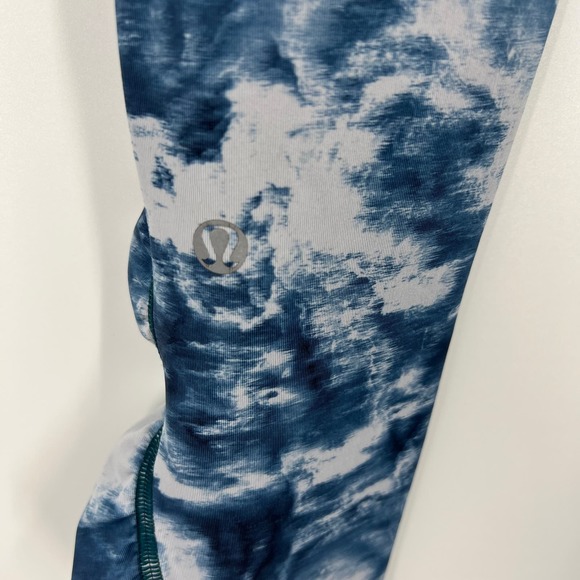 LuLeLemon TieDye Blue White Pattern Leggings MidRise Ruched Calf Women's Size 4 - Picture 4 of 12